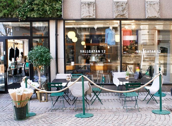 Queue Posts for Outdoor Use