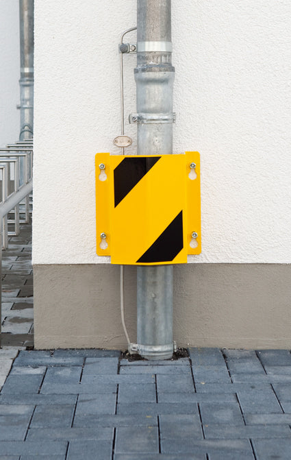 Rörskydd -Little Mountain- tillverkat av stål, för väggmontering, galvaniserat eller gul/svart