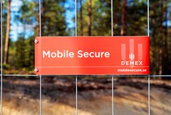 Företagsskylt för byggstängsel