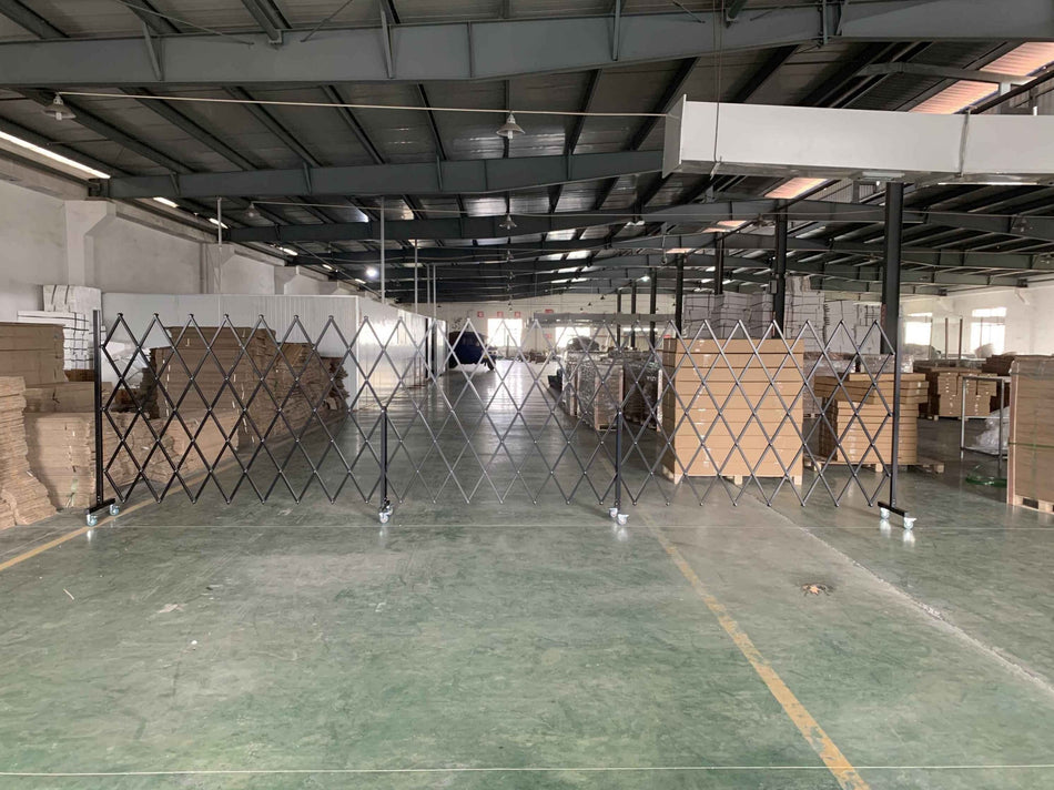 FlexiBarrier -Expanding Gate XXXL - on wheels (6.7 x 1.7m)