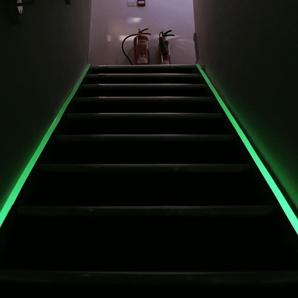 Högkvalitativ fotoluminiscerande utrymningstejp – Premium Klass C